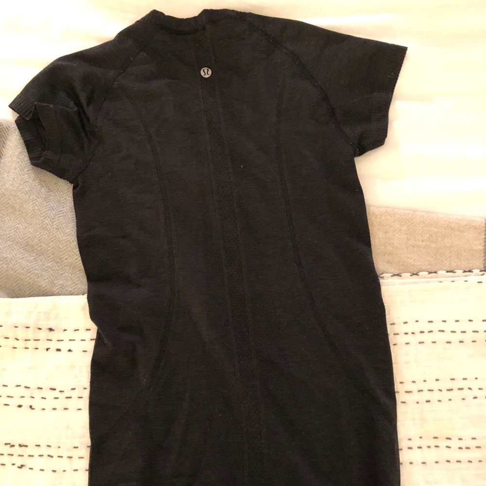 Lululemon swiftly tech short sleeve